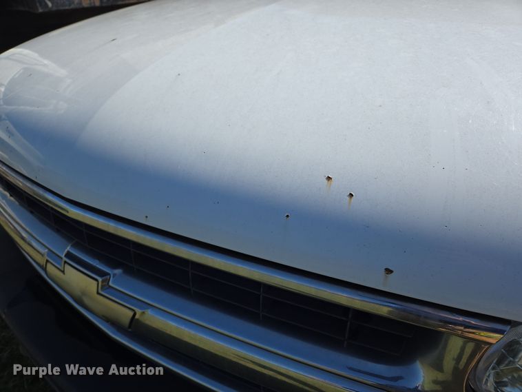 image for item ED2511 2001 Chevrolet Tahoe SUV