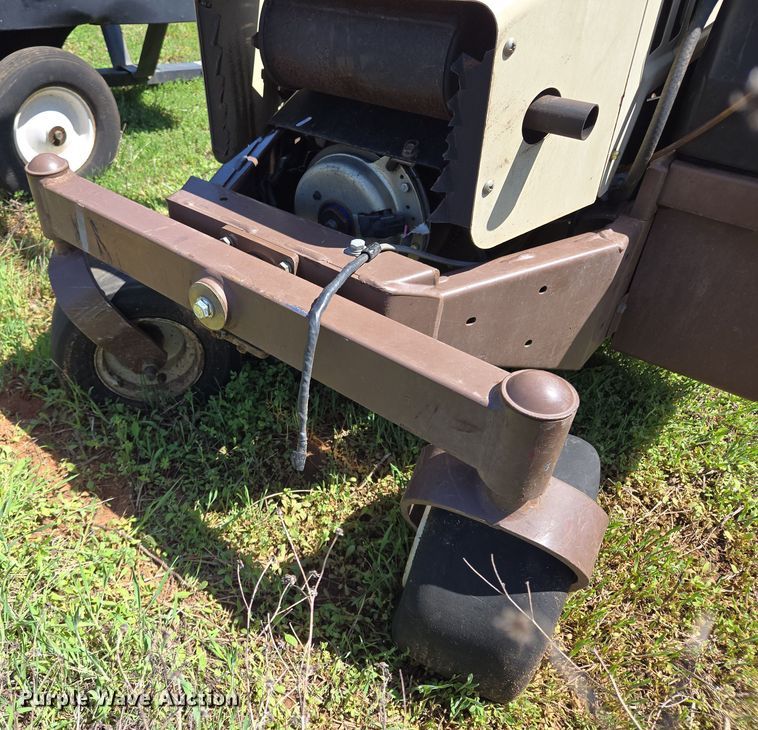 image for item ED2516 2013 Grasshopper 725D ZTR lawn mower