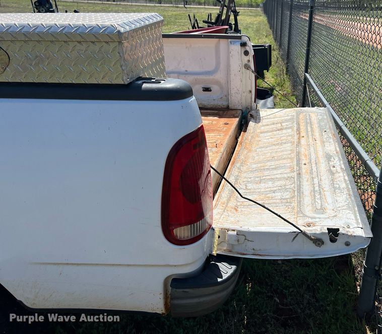 image for item ED2519 2002 Ford F150 pickup truck