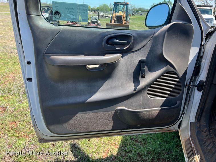 image for item ED2519 2002 Ford F150 pickup truck