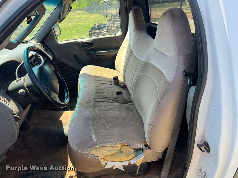 image for item ED2519 2002 Ford F150 pickup truck