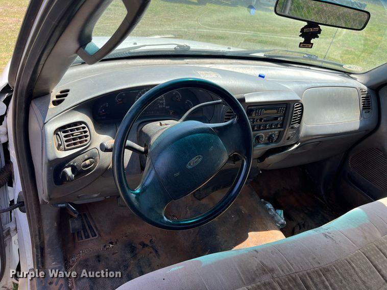 image for item ED2519 2002 Ford F150 pickup truck