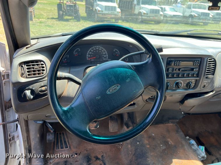 image for item ED2519 2002 Ford F150 pickup truck