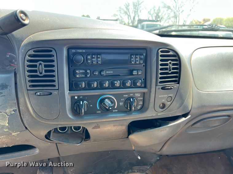 image for item ED2519 2002 Ford F150 pickup truck