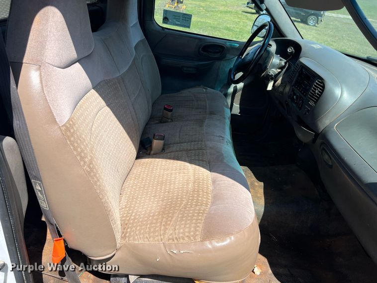 image for item ED2519 2002 Ford F150 pickup truck