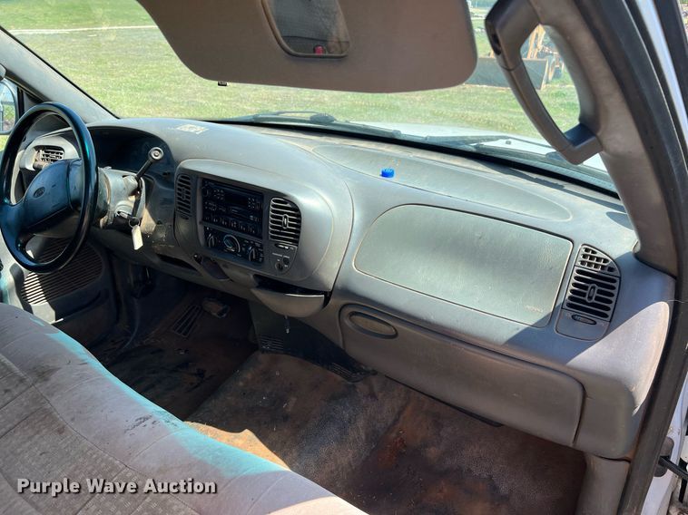 image for item ED2519 2002 Ford F150 pickup truck