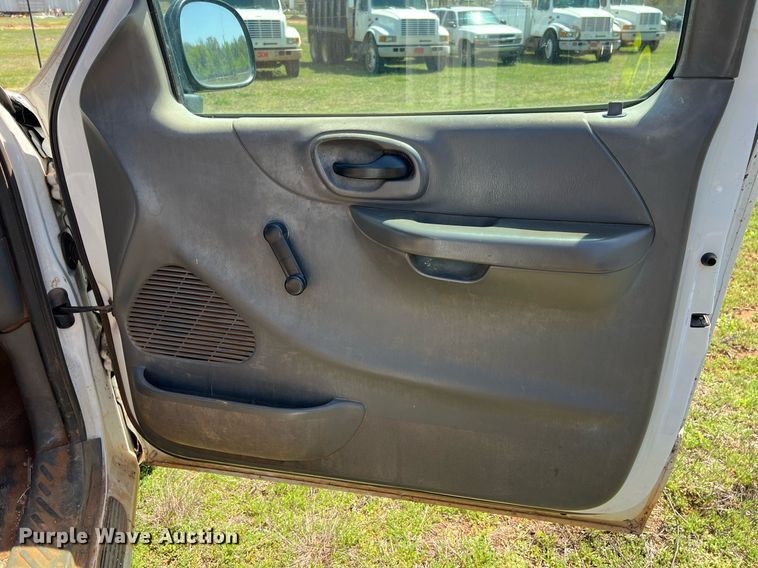 image for item ED2519 2002 Ford F150 pickup truck