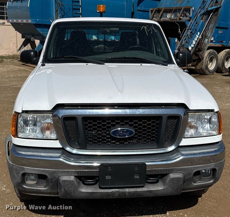 image for item ED4141 2005 Ford Ranger XLT SuperCab pickup truck