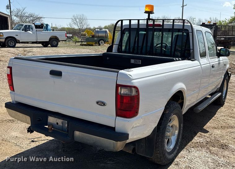 image for item ED4141 2005 Ford Ranger XLT SuperCab pickup truck
