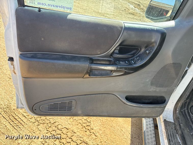 image for item ED4141 2005 Ford Ranger XLT SuperCab pickup truck