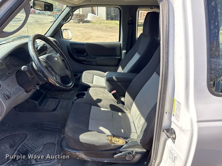 image for item ED4141 2005 Ford Ranger XLT SuperCab pickup truck