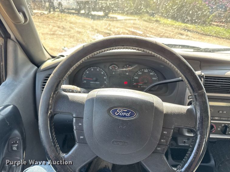 image for item ED4141 2005 Ford Ranger XLT SuperCab pickup truck