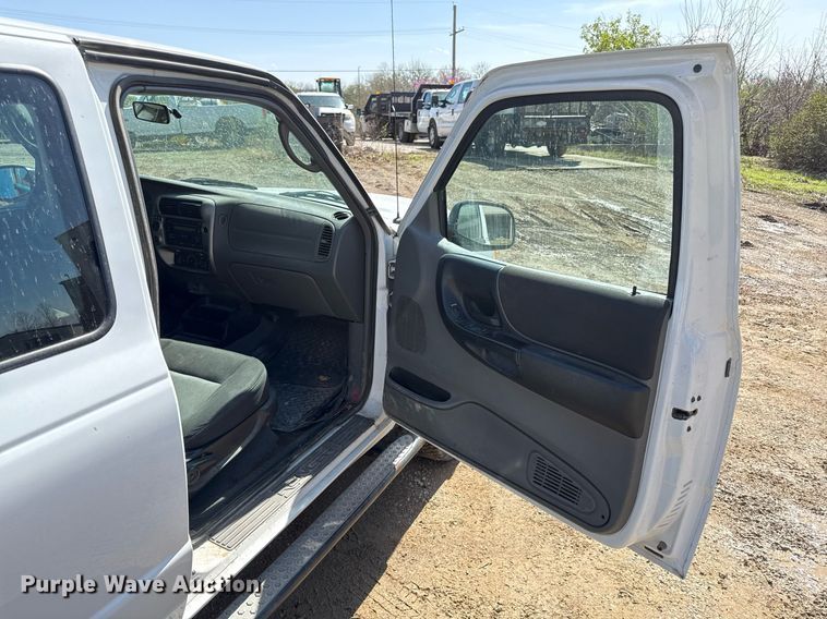 image for item ED4141 2005 Ford Ranger XLT SuperCab pickup truck