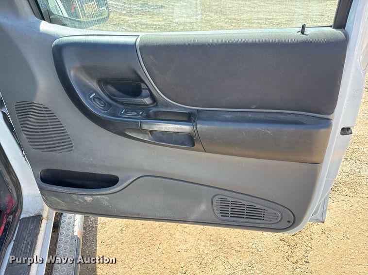 image for item ED4141 2005 Ford Ranger XLT SuperCab pickup truck