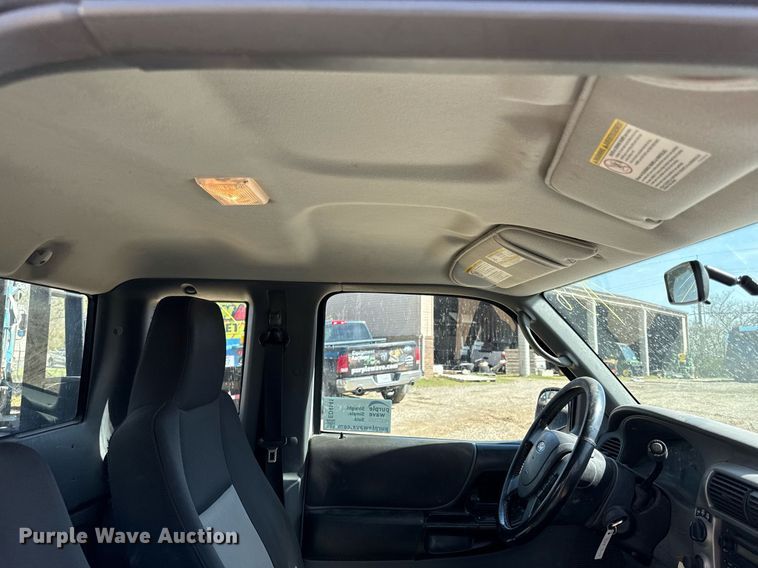 image for item ED4141 2005 Ford Ranger XLT SuperCab pickup truck