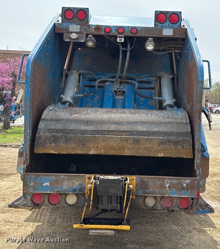 image for item ED4144 2008 Ford F650 refuse truck