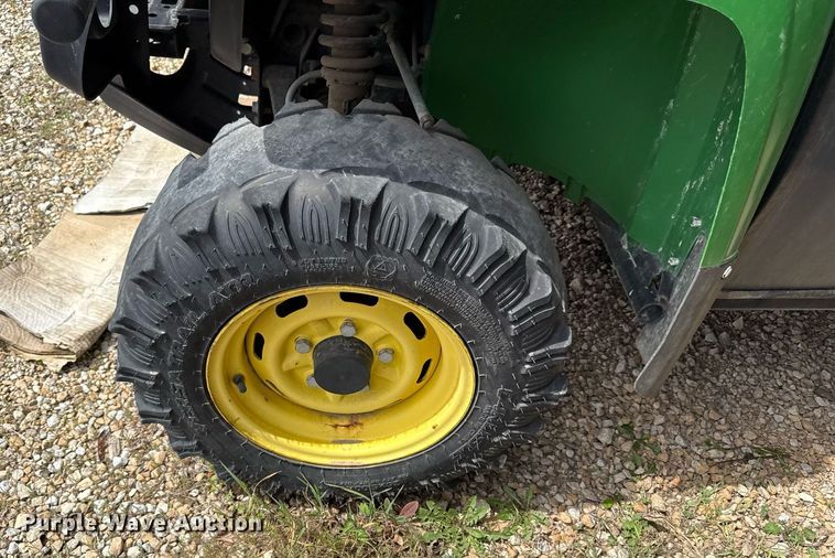 image for item ED4145 2014 John Deere Gator 625I utility vehicle