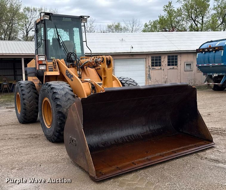 image for item ED4149 2001 Case 621C wheel loader