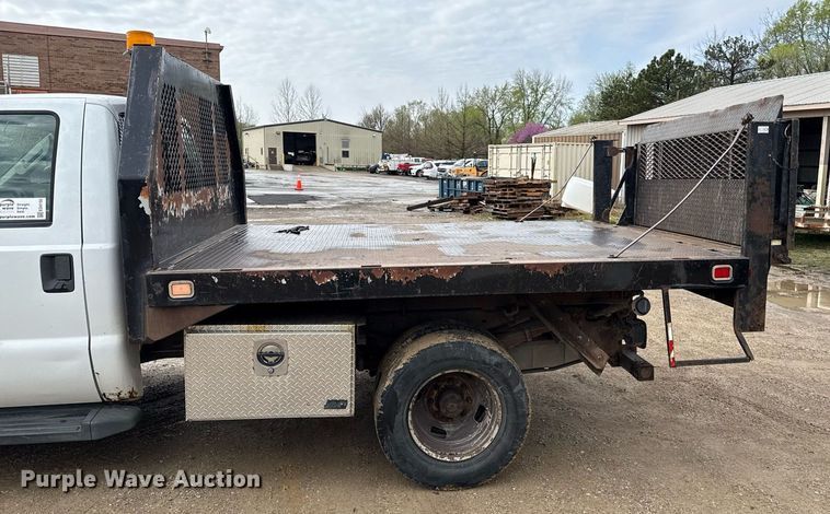image for item ED4150 2009 Ford F350 Super Duty XL flatbed pickup truck