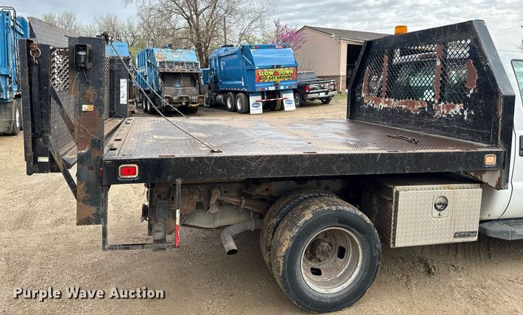 image for item ED4150 2009 Ford F350 Super Duty XL flatbed pickup truck