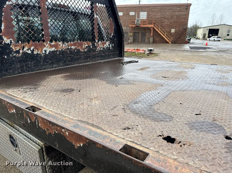 image for item ED4150 2009 Ford F350 Super Duty XL flatbed pickup truck