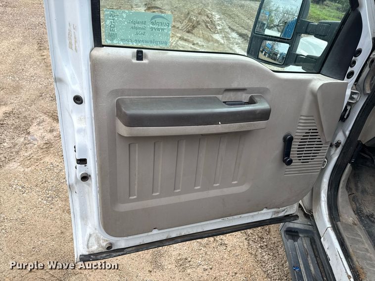 image for item ED4150 2009 Ford F350 Super Duty XL flatbed pickup truck