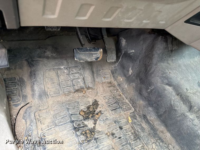 image for item ED4150 2009 Ford F350 Super Duty XL flatbed pickup truck