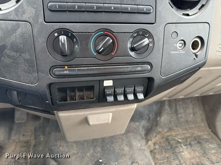 image for item ED4150 2009 Ford F350 Super Duty XL flatbed pickup truck