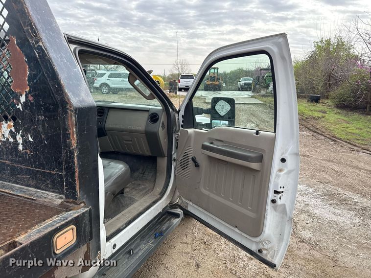 image for item ED4150 2009 Ford F350 Super Duty XL flatbed pickup truck
