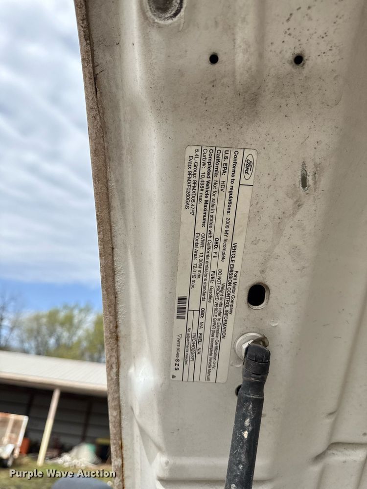 image for item ED4150 2009 Ford F350 Super Duty XL flatbed pickup truck