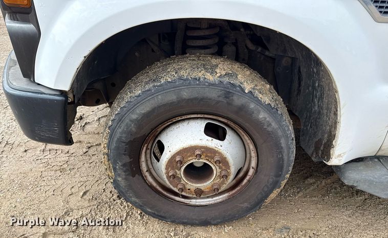 image for item ED4150 2009 Ford F350 Super Duty XL flatbed pickup truck