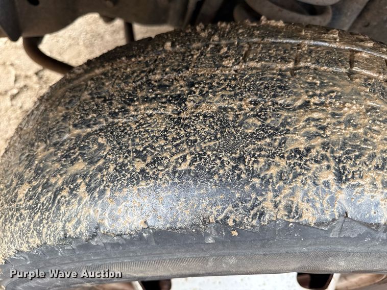 image for item ED4150 2009 Ford F350 Super Duty XL flatbed pickup truck