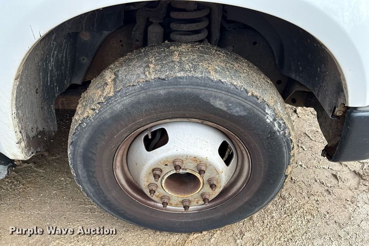 image for item ED4150 2009 Ford F350 Super Duty XL flatbed pickup truck