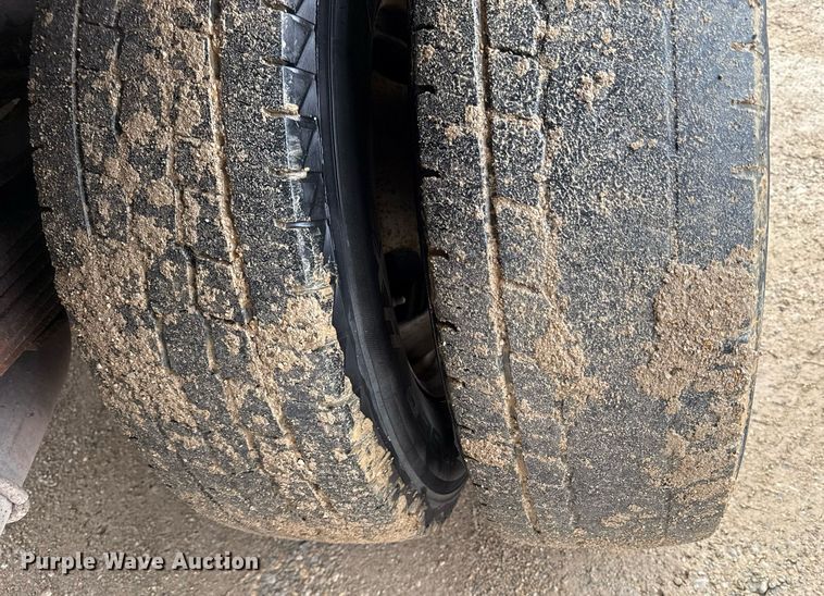 image for item ED4150 2009 Ford F350 Super Duty XL flatbed pickup truck