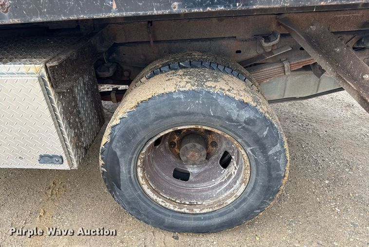 image for item ED4150 2009 Ford F350 Super Duty XL flatbed pickup truck