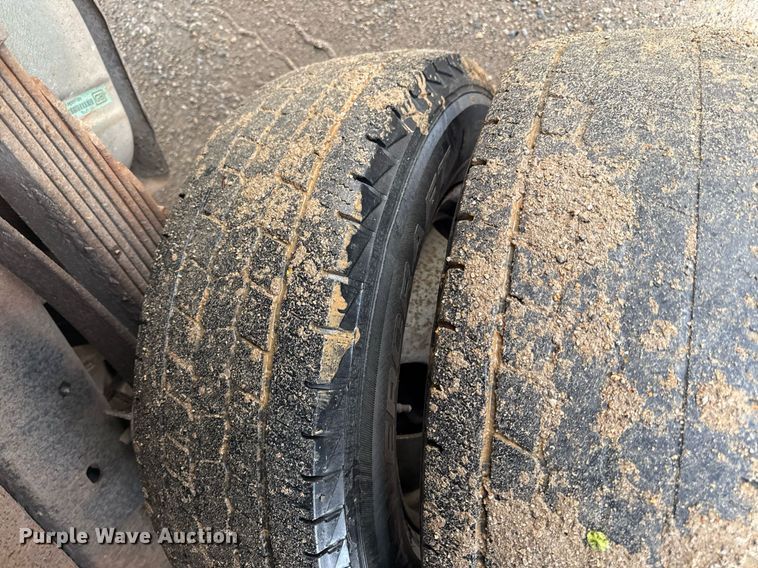 image for item ED4150 2009 Ford F350 Super Duty XL flatbed pickup truck