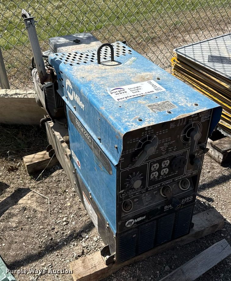 image for item ED4163 Miller Bobcat 225 welder