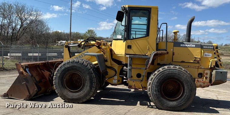 image for item ED4166 2002 Komatsu WA250-3MC wheel loader