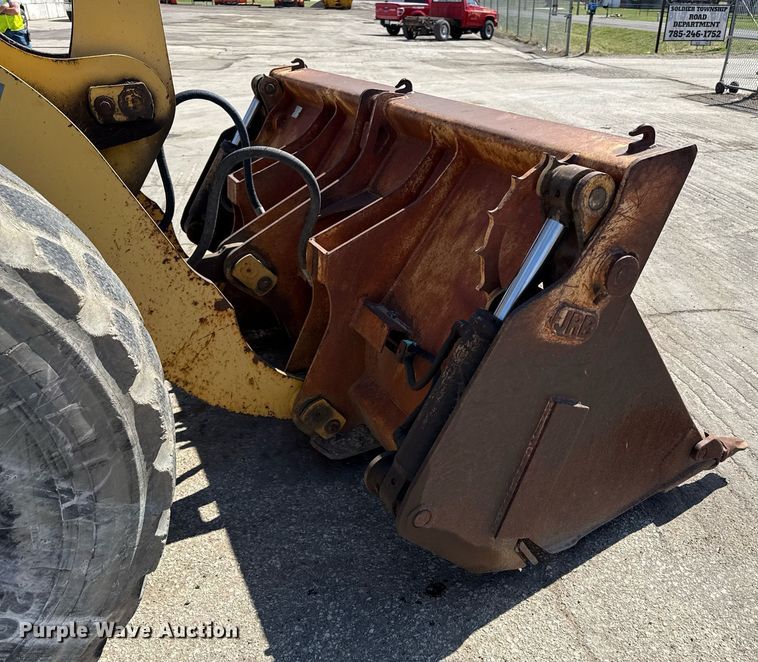 image for item ED4166 2002 Komatsu WA250-3MC wheel loader