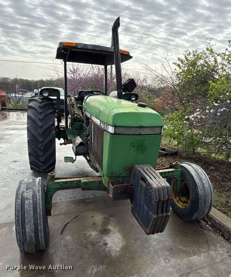 image for item ED4192 1989 John Deere 2755 tractor