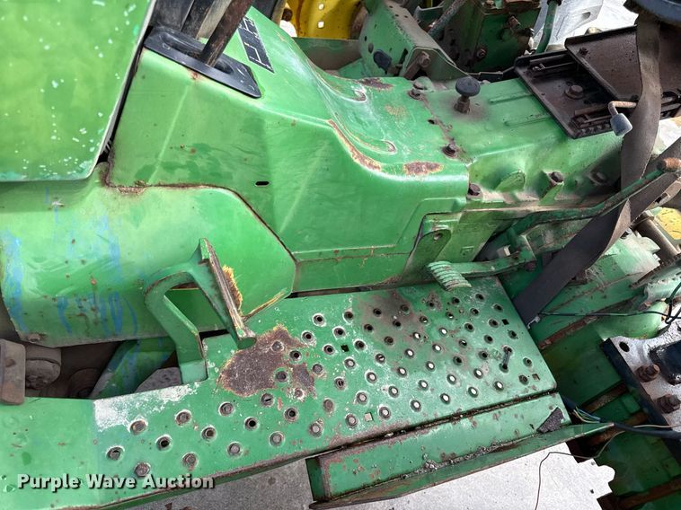 image for item ED4192 1989 John Deere 2755 tractor