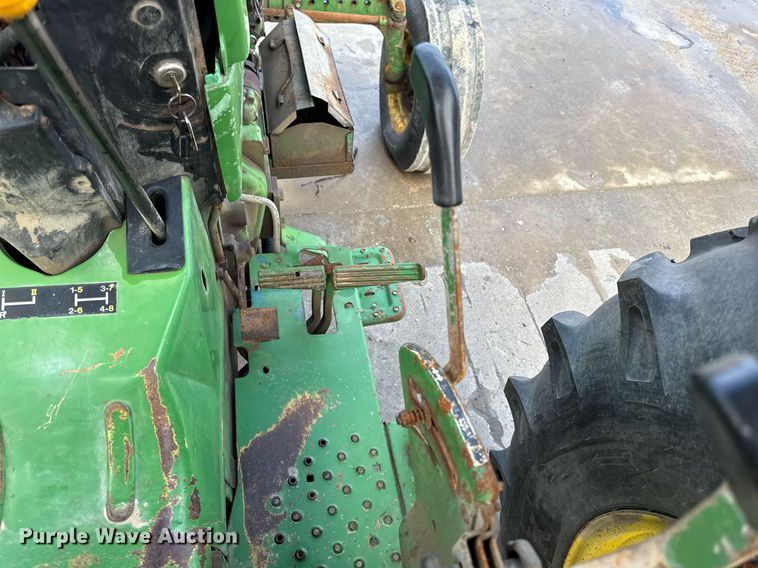 image for item ED4192 1989 John Deere 2755 tractor