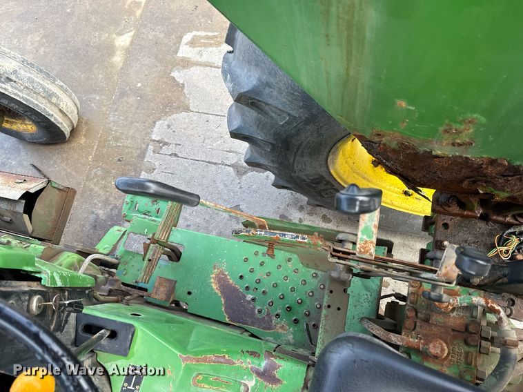 image for item ED4192 1989 John Deere 2755 tractor
