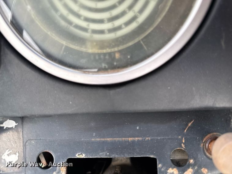 image for item ED4192 1989 John Deere 2755 tractor