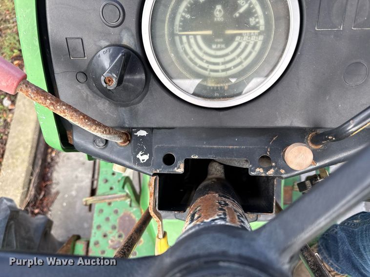 image for item ED4192 1989 John Deere 2755 tractor