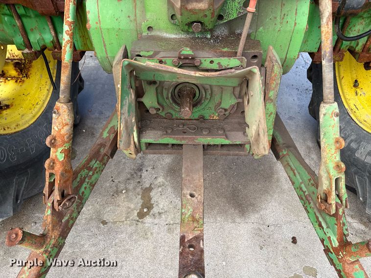 image for item ED4192 1989 John Deere 2755 tractor