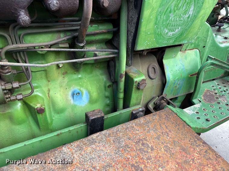 image for item ED4192 1989 John Deere 2755 tractor