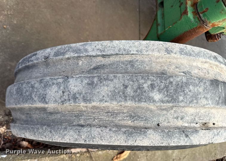 image for item ED4192 1989 John Deere 2755 tractor