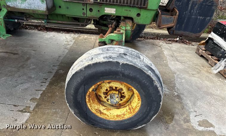 image for item ED4192 1989 John Deere 2755 tractor