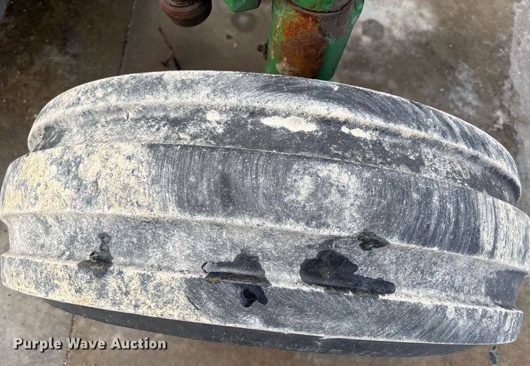 image for item ED4192 1989 John Deere 2755 tractor